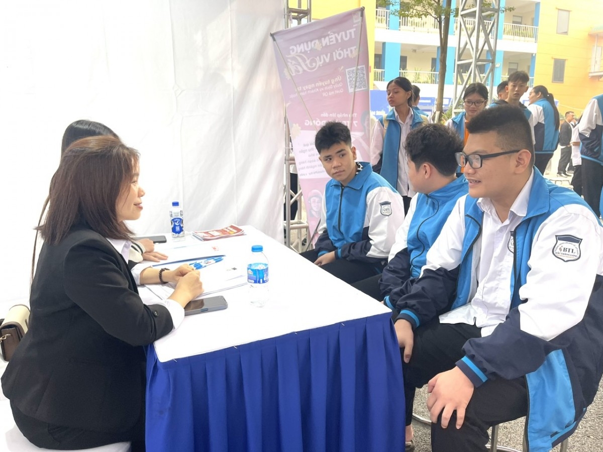 Chuyên gia khuyến nghị người lao động cần chuyển tư duy từ "ổn định việc làm" sang "ổn định năng lực".