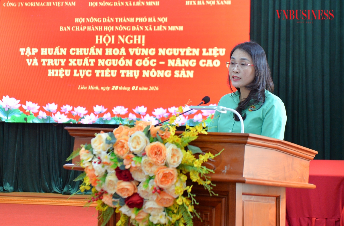 Bà Phạm Thị Lâm, Chủ tịch Hội Nông dân xã Liên Minh phát biểu tại Hội nghị.