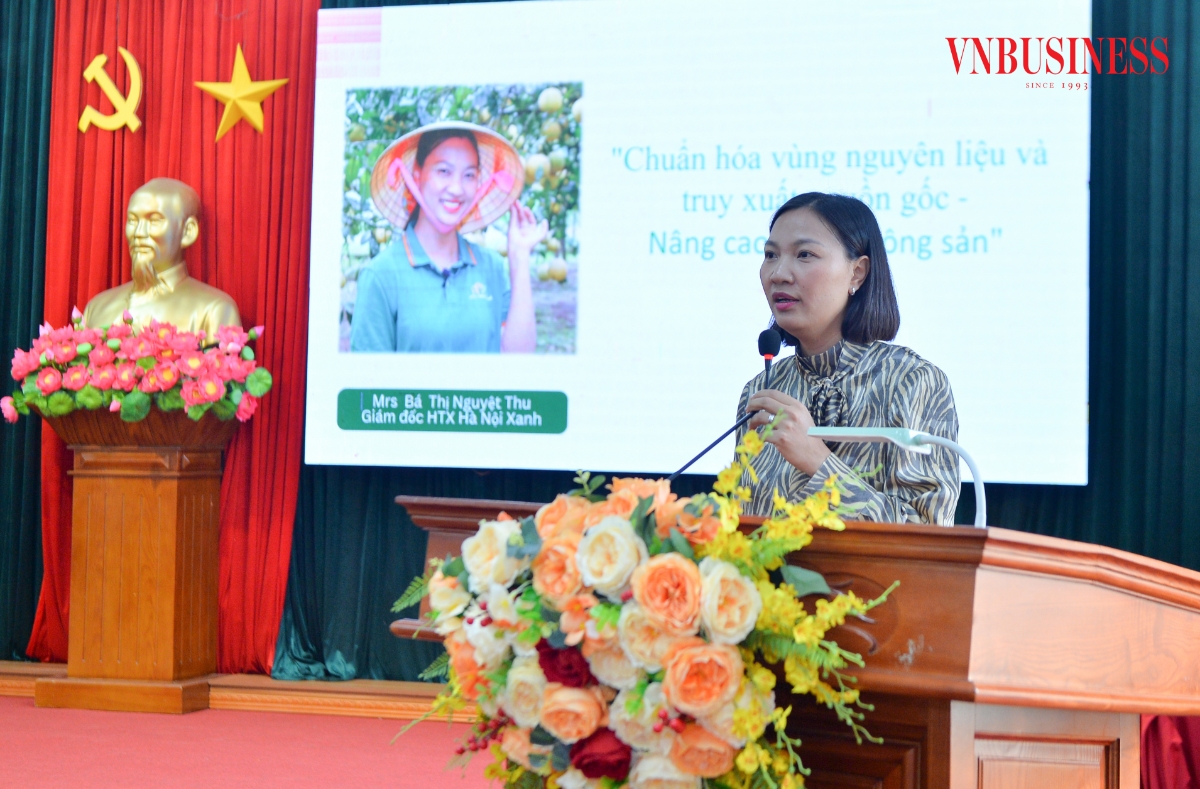 Bà Bá Thị Nguyệt Thu, Chủ tịch HĐQT HTX Hà Nội Xanh phát biểu tại Hội nghị.