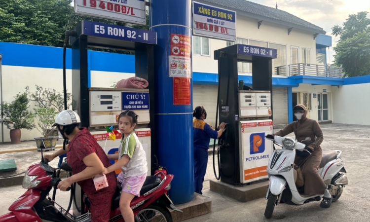 Giá xăng dầu đồng loại tăng