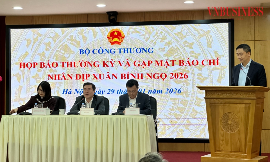 Họp báo do Thứ trưởng Nguyễn Sinh Nhật Tân, người phát ngôn Bộ Công Thương chủ trì.