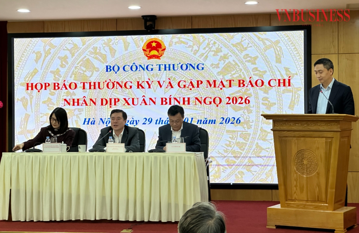 Họp báo do Thứ trưởng Nguyễn Sinh Nhật Tân, người phát ngôn Bộ Công Thương chủ trì.