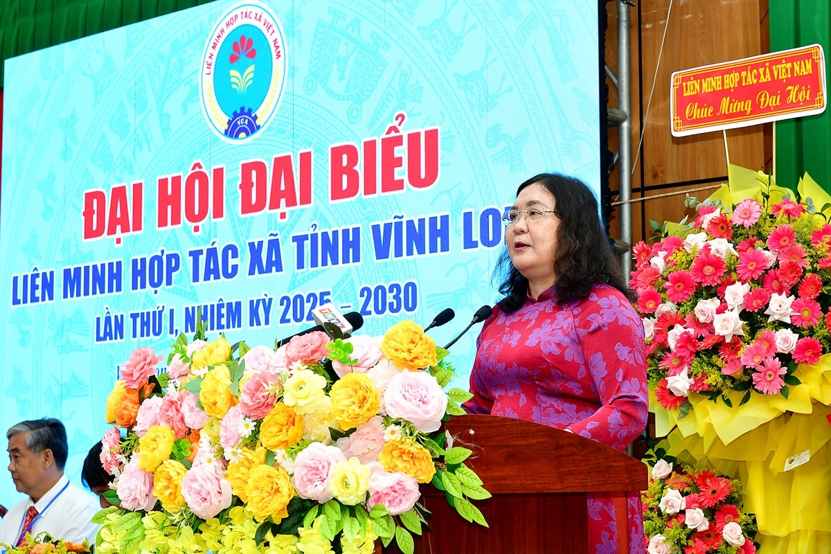 Bà Hồ Thị Hoàng Yến, Ủy viên Ban Chấp hành Trung ương Đảng, Phó Bí thư Thường trực Tỉnh ủy Vĩnh Long biểu dương những nỗ lực của Liên minh HTX tỉnh.