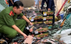 Lực lượng chức năng thu giữ hàng tấn xúc xích không có hoá đơn, chứng từ dịp cận Tết Nguyên đán 2026.