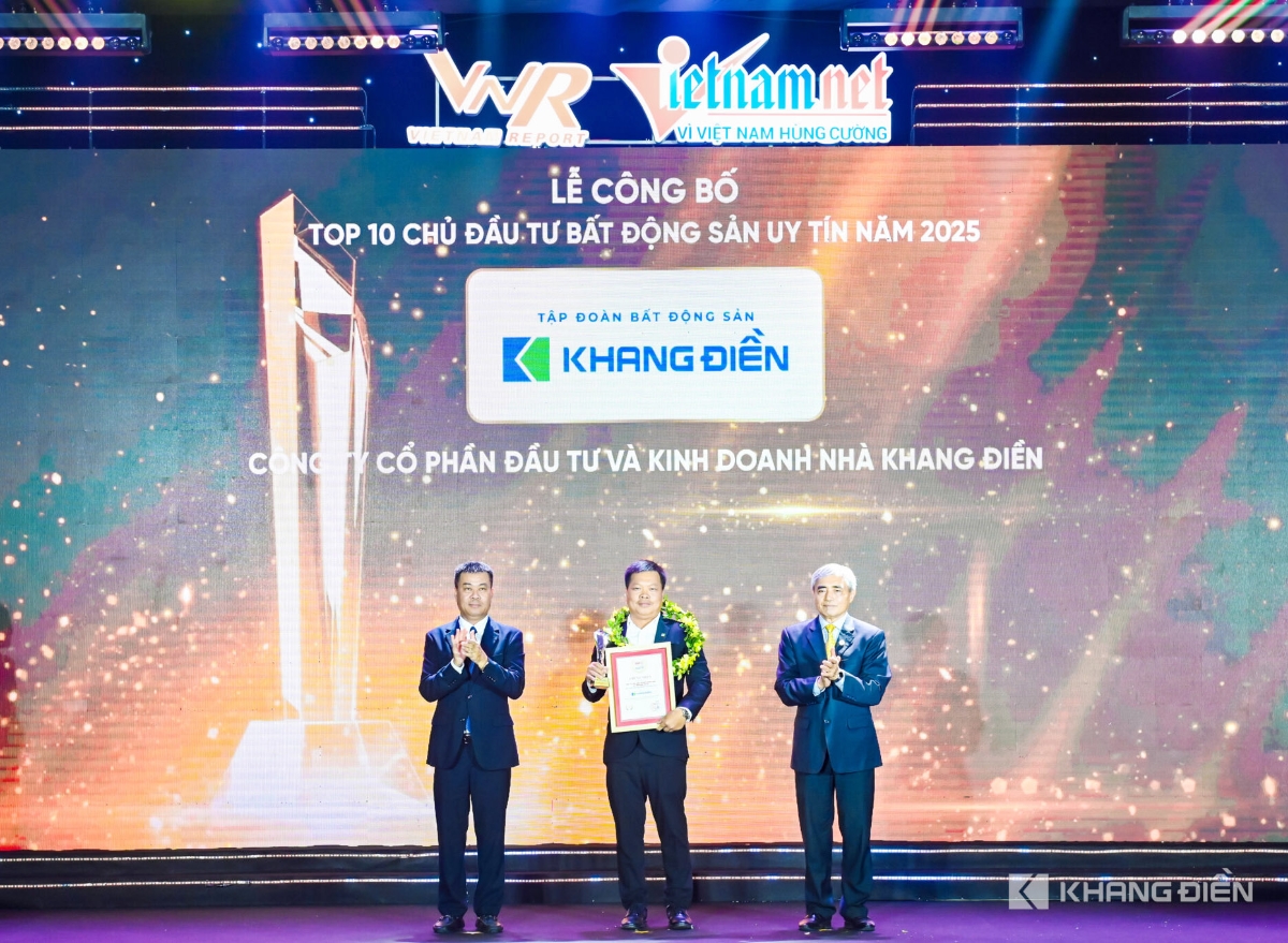 Đại diện Tập đoàn Khang Điền tại Lễ vinh danh "Top 10 Chủ đầu tư bất động uy tín năm 2025". (Nguồn: website Khang Điền)
