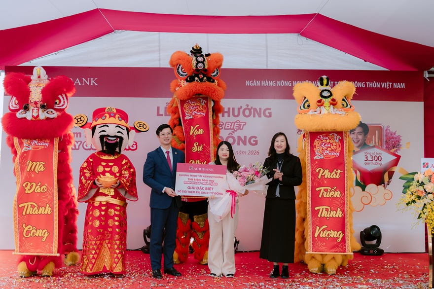 Agribank trao thưởng 01 tỷ đồng cho khách hàng gửi tiền tiết kiệm