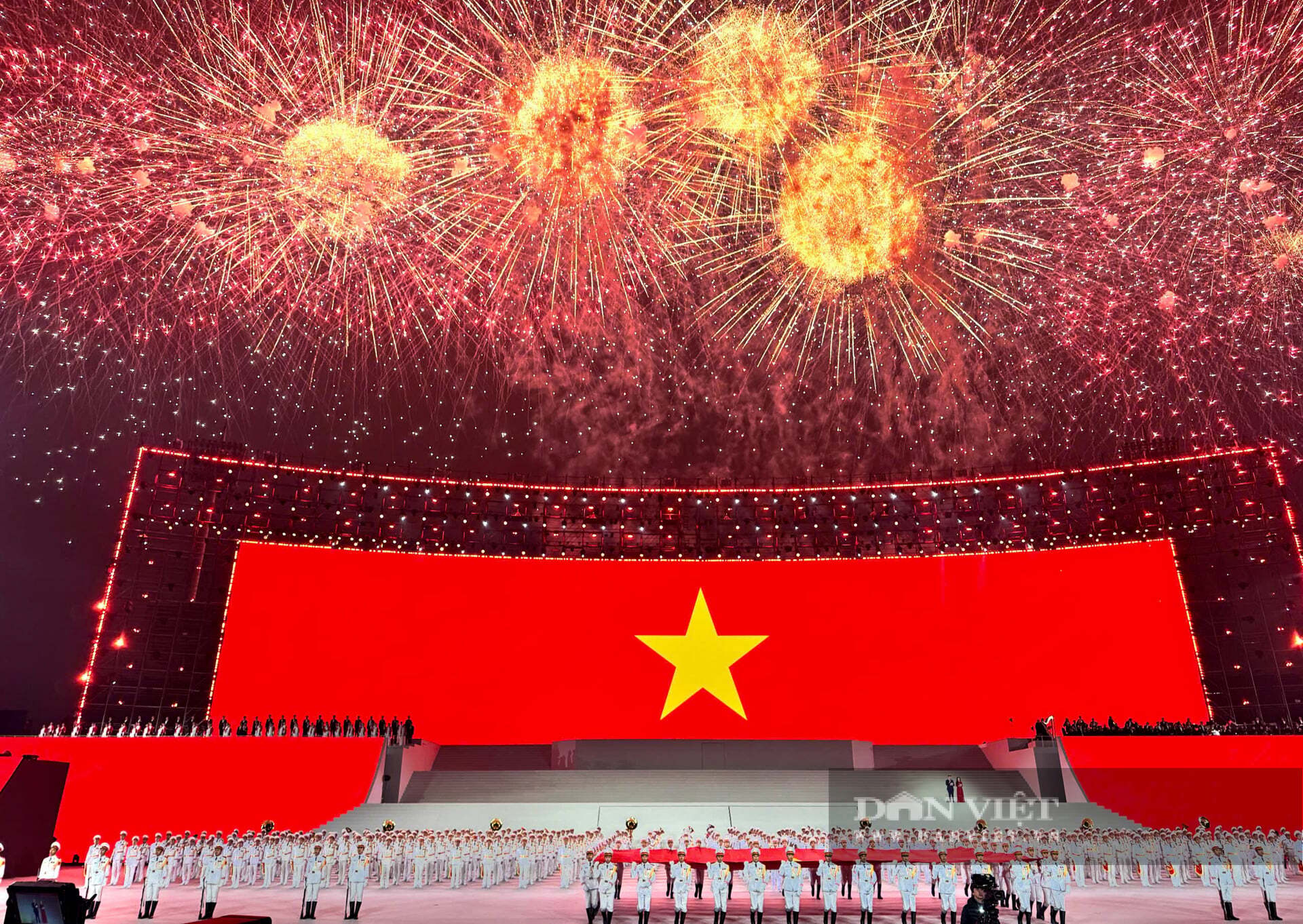 Tra cứu địa chỉ bán pháo hoa Tết của Bộ Quốc Phòng tại Hà Nội: Mua đúng chỗ để tránh vi phạm, không bị ép giá