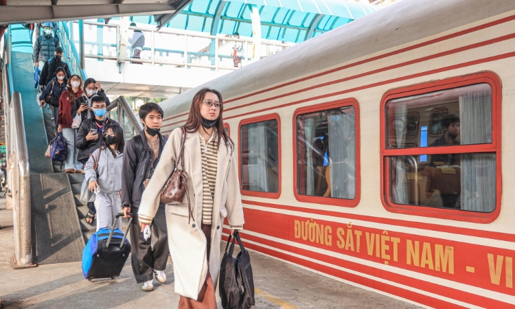 Cao điểm Tết Bính Ngọ 2026: Hàng không, tàu hỏa