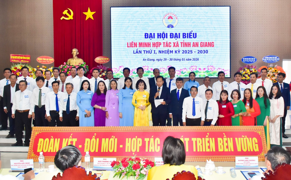 Ban Chấp hành Liên minh HTX tỉnh An Giang nhiệm kỳ 2025 - 2030 ra mắt đại hội.