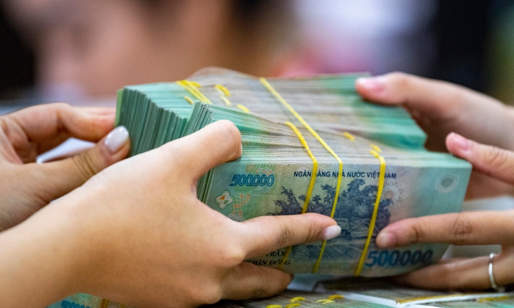 Mặt bằng lãi suất huy động đầu tháng 2 ghi nhận sự phân hóa mạnh với động thái giảm bất ngờ từ Sacombank và đà tăng nhẹ của ACB.