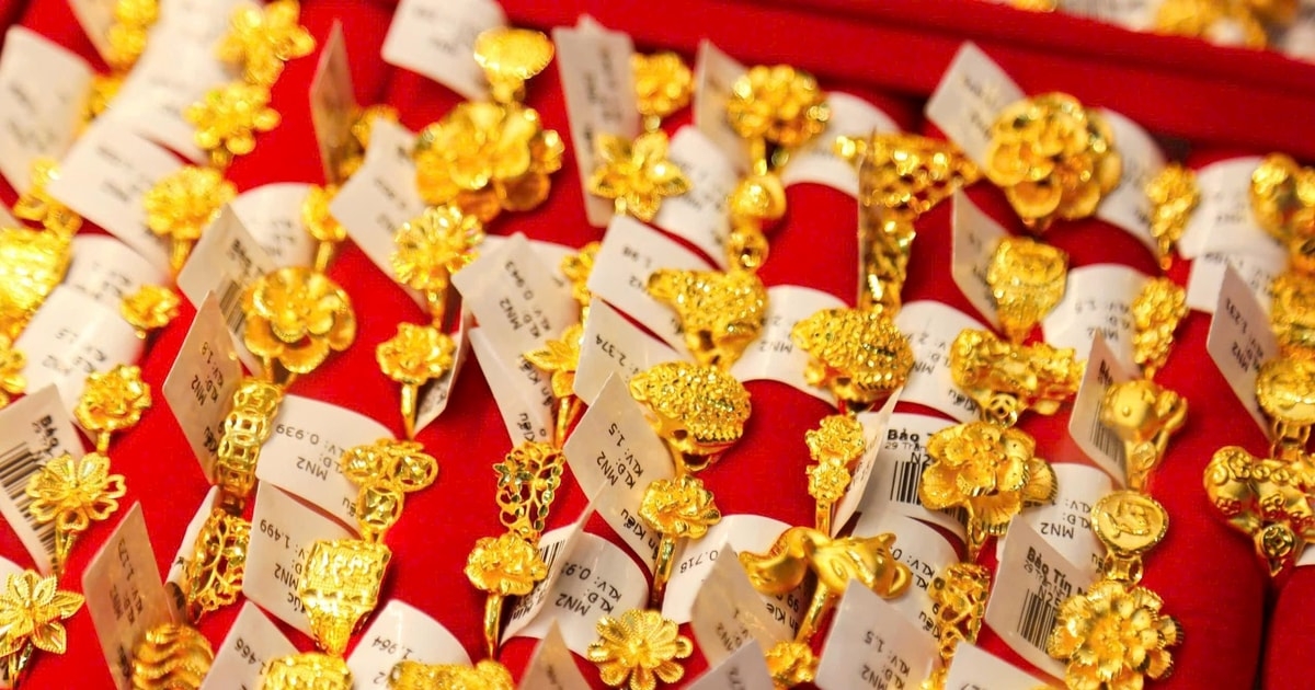 Giá vàng trong nước ổn định sau đà lao dốc, nhưng vẫn neo ở ngưỡng cao,