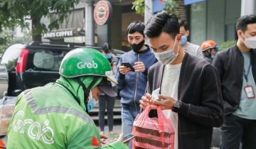 Ai đang chia đôi ‘miếng bánh’ giao đồ ăn 2,1 tỷ USD tại Việt Nam?