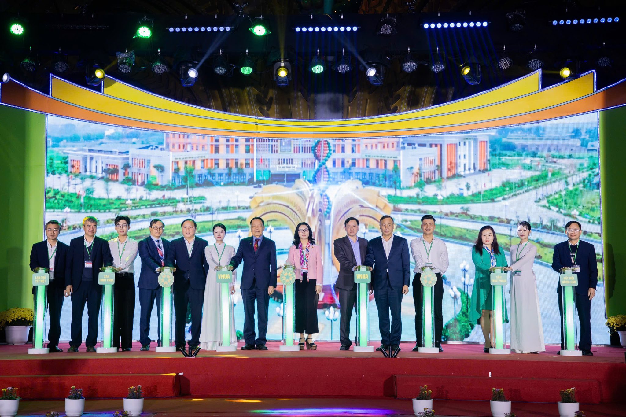 Sàn thương mại điện tử VNUA-MART chính thức được ra mắt, là công cụ hỗ trợ kết nối thị trường, thúc đẩy chuyển đổi số cho HTX, doanh nghiệp nông nghiệp.