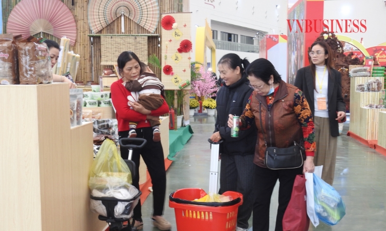 Hội chợ Mùa Xuân 2026: Sức mua tăng nhiệt, giỏ hàng cháy từ giữa trưa