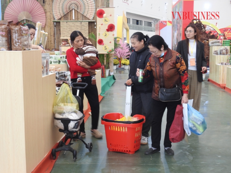 Hội chợ Mùa Xuân 2026: Sức mua tăng nhiệt, giỏ hàng 'cháy' từ giữa trưa