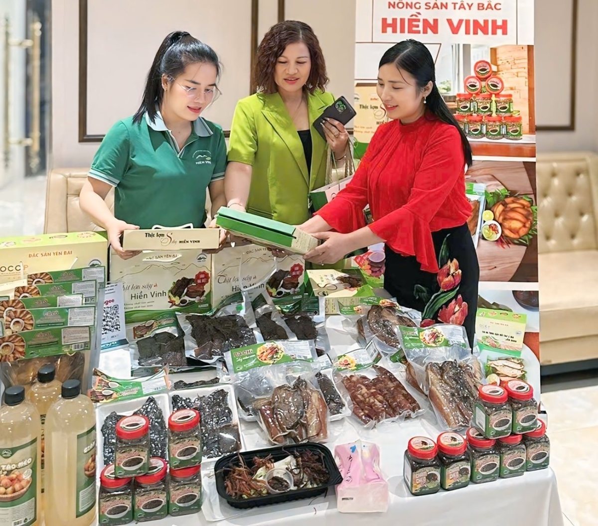 HTX Hiền Vinh đa dạng hàng hóa bằng cách liên kết với HTX cùng ngành.