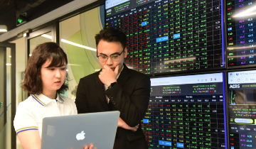 Đà điều chỉnh của thị trường chứng khoán còn kéo dài?