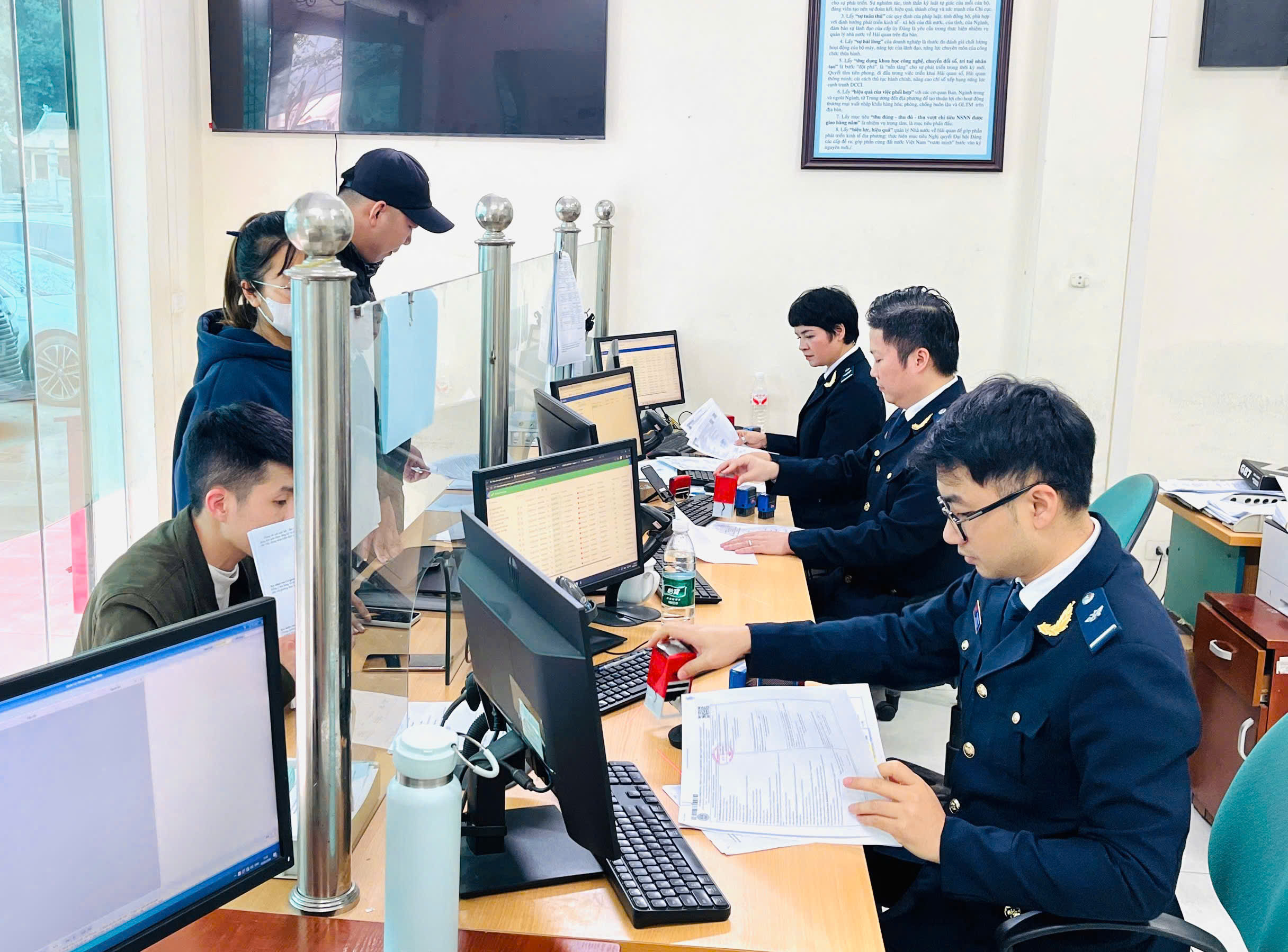 Hải quan đẩy nhanh thông quan thực phẩm sau khi tạm dừng Nghị định 46.