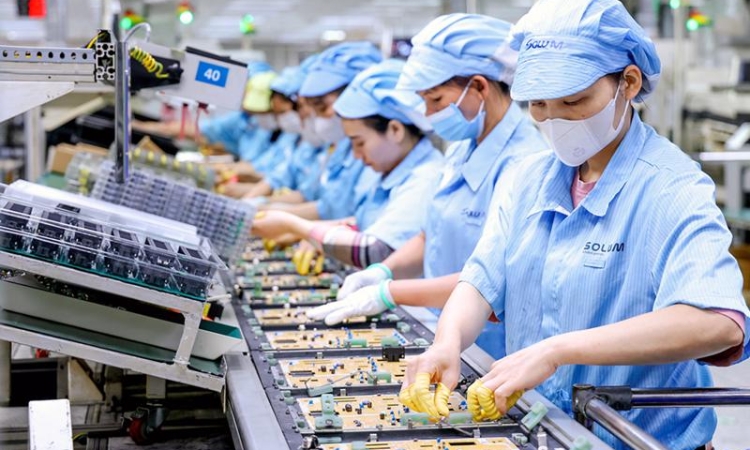 Ngành công nghiệp tăng tốc, phá thế ì ạch đầu năm