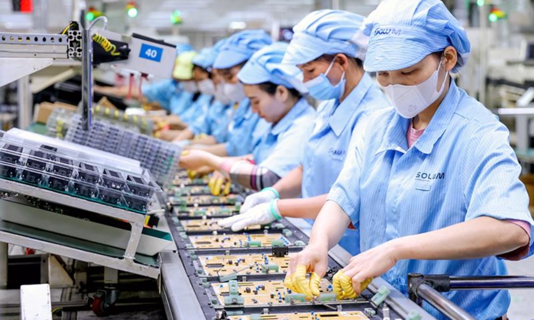 Lao động ngành công nghiệp tăng trở lại khi hoạt động sản xuất mở rộng.