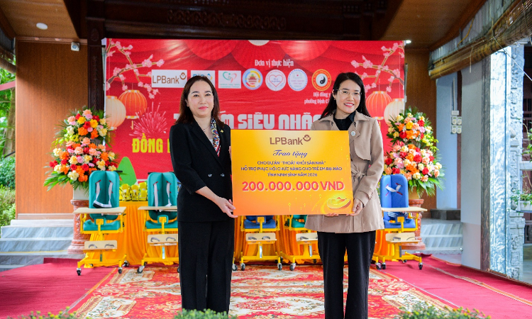 LPBank lan tỏa Tết ấm, hỗ trợ trẻ bại não tại Ninh Bình
