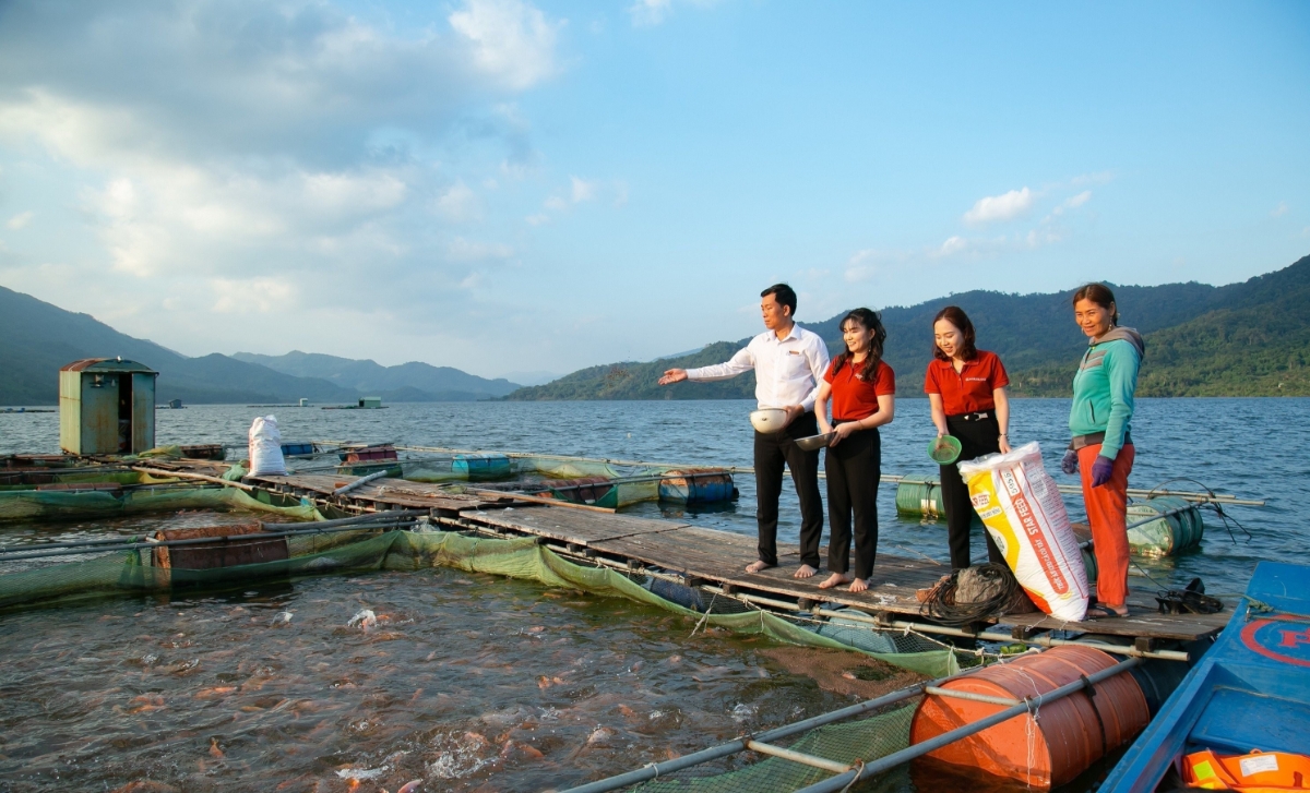 Agribank luôn là ngân hàng tiên phong thực hiện các chính sách ưu đãi, hỗ trợ lãi suất cho khách hàng.