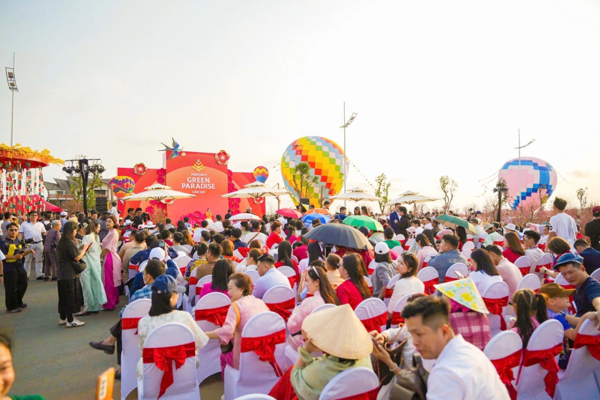Lễ khai mạc Lễ hội Xuân Cần Giờ thu hút hơn 10.000 người dân, du khách tham dự.