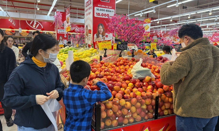 Tết 2026: Người Việt chi tiêu tiết chế, mua sắm ngày càng thực tế