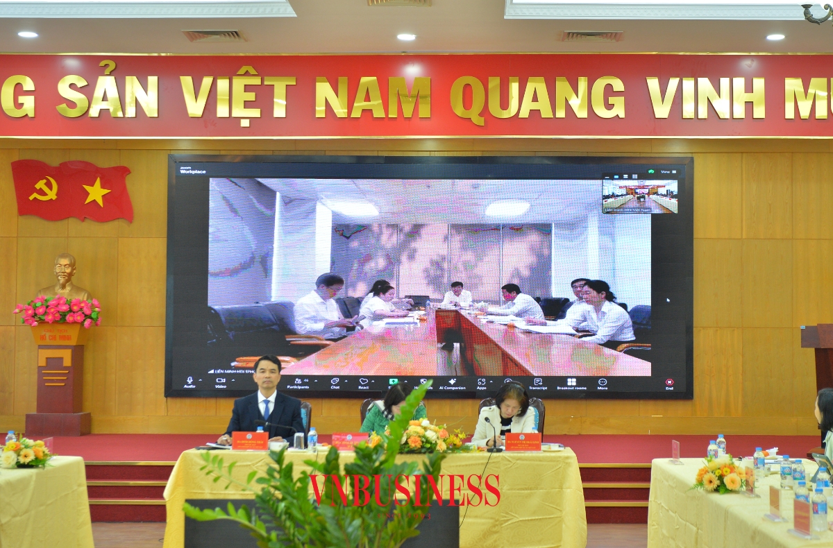 Chủ tịch Liên minh HTX TP. Hồ Chí Minh Trần Ngọc Hưng phát biểu góp ý trực tuyến từ điểm cầu Liên minh HTX TP. Hồ Chí Minh.