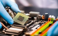 Doanh thu ngành bán dẫn toàn cầu tiến sát mốc 1.000 tỷ USD nhờ nhu cầu chip AI tăng mạnh.