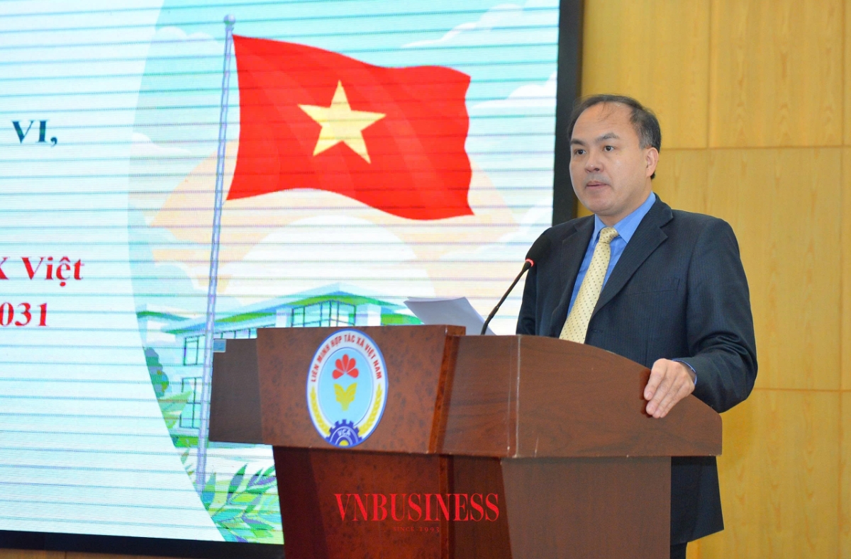 Ông Phạm Minh Sơn, Phó Trưởng Ban Tổ chức Kiểm tra (Liên minh HTX Việt Nam), trình bày Dự thảo Điều lệ Liên minh HTX Việt Nam khóa VII, nhiệm kỳ 2026-2031.