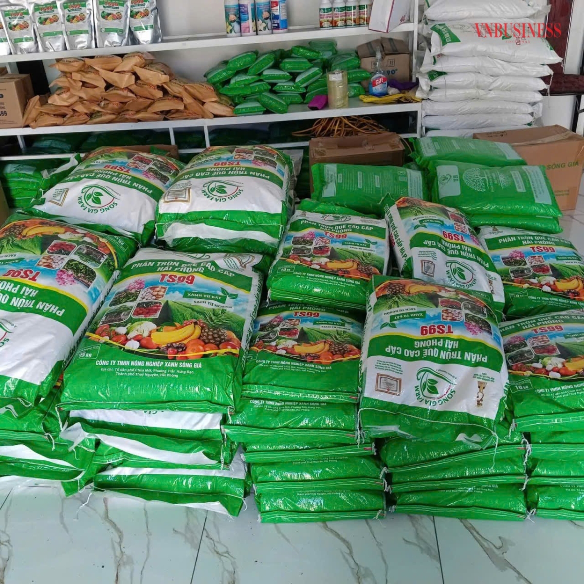 Năm 2025, HTX Đầu tư Phát triển Sông Giá (HTX Sông Giá) phường Lưu Kiếm, Hải Phòng đưa ra thị trường hơn 250 tấn phân bón các loại.