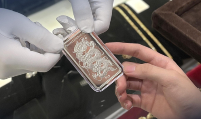 Bạc liên tiếp lập đỉnh rồi giảm sâu, cuốn theo tâm lý hưng phấn - hoảng loạn của nhà đầu tư.