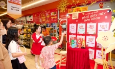 Người tiêu dùng trải nghiệm hoạt động “Lịch Tết Hôm Nay” và nhận được nhiều phần quà hấp dẫn từ Nestlé Việt Nam.