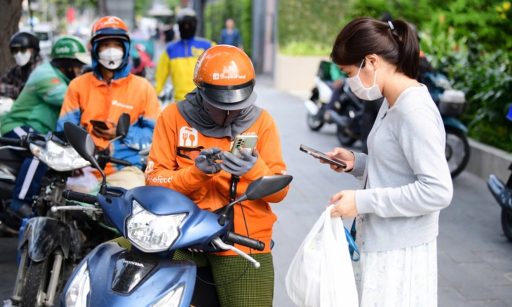 Người đến sau đối mặt rào cản chi phí và thói quen tiêu dùng.