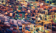 Thặng dư thương mại lớn với Mỹ đặt Việt Nam vào tâm điểm theo dõi.