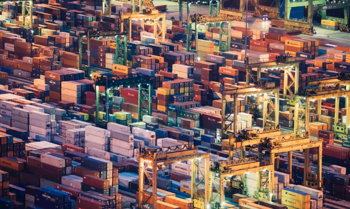 Thặng dư thương mại lớn với Mỹ đặt Việt Nam vào tâm điểm theo dõi.