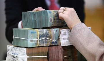 Tiền gửi cư dân lập kỷ lục, vượt mục tiêu