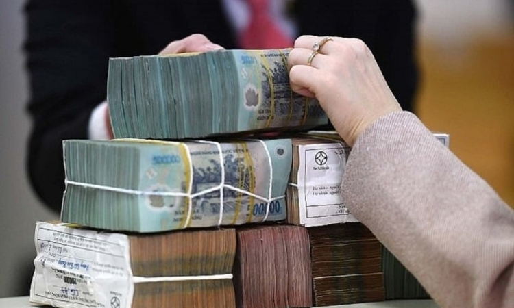 Tiền gửi cư dân lập kỷ lục, vượt mục tiêu