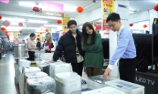 Khách hàng tìm mua máy hút ẩm tăng mạnh trong những ngày nồm ẩm.