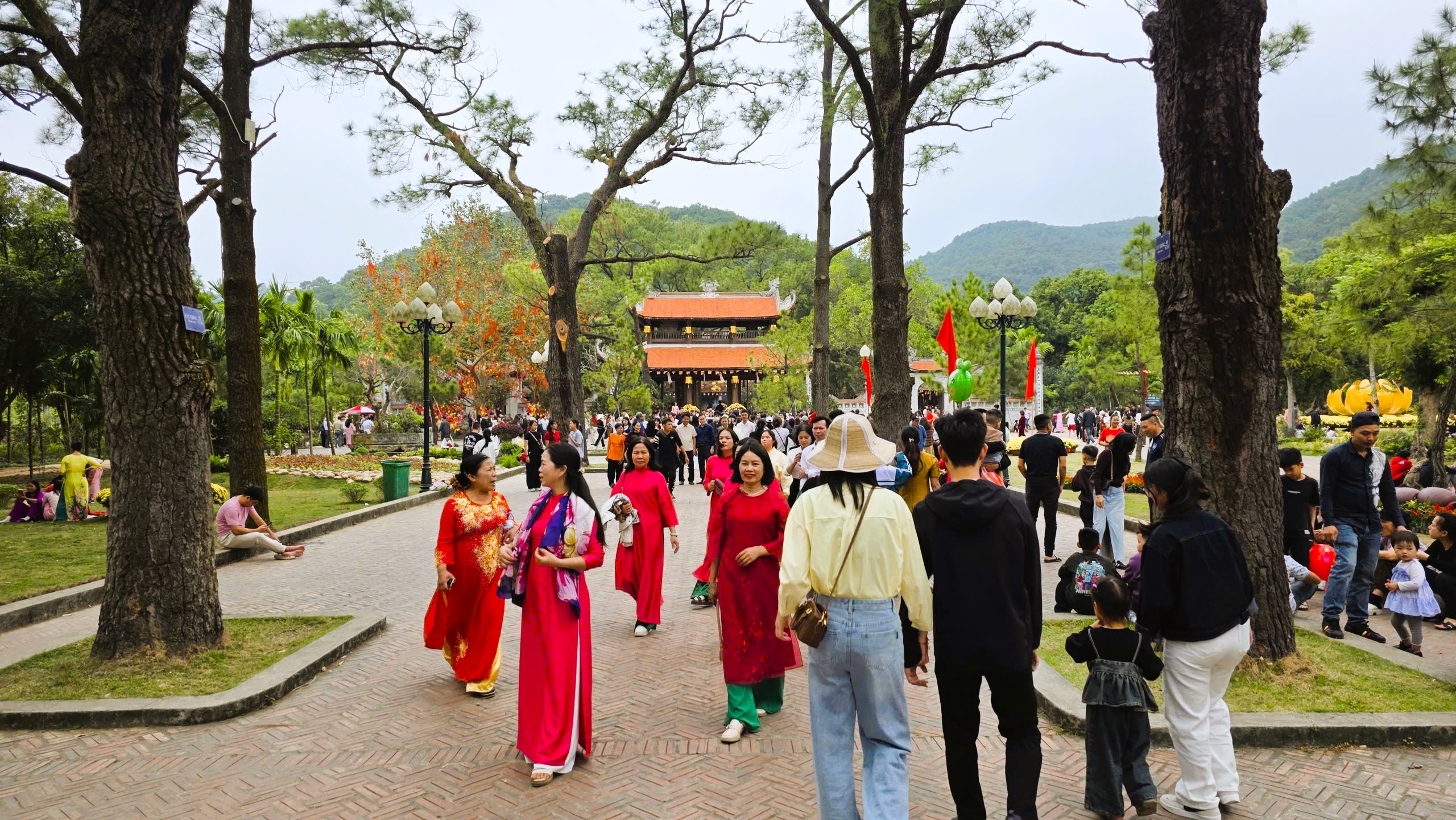 lễ hội mùa xuân côn sơn kiếp bạc o hải phòng