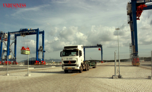 Với mô hình đặc thù mới ở Việt Nam như khu thương mại tự do (FTZ) rất cần “chiếc áo rộng hơn” để vươn mình, trong đó thể chế phải nâng cấp trước.