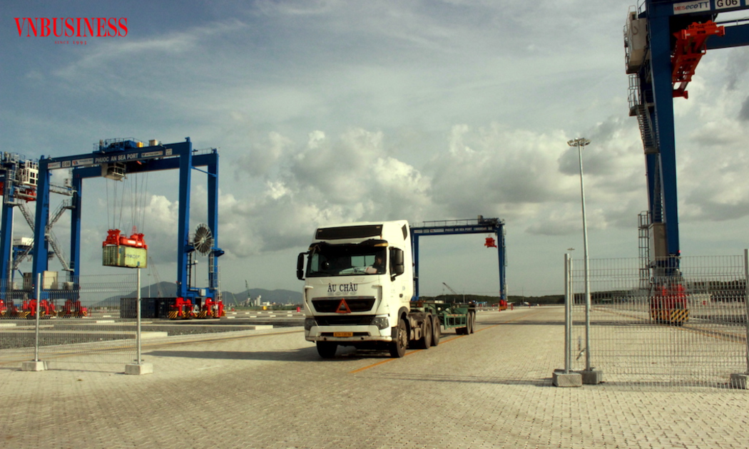 Với mô hình đặc thù mới ở Việt Nam như khu thương mại tự do (FTZ) rất cần “chiếc áo rộng hơn” để vươn mình, trong đó thể chế phải nâng cấp trước.