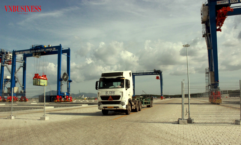 Với mô hình đặc thù mới ở Việt Nam như khu thương mại tự do (FTZ) rất cần “chiếc áo rộng hơn” để vươn mình, trong đó thể chế phải nâng cấp trước.