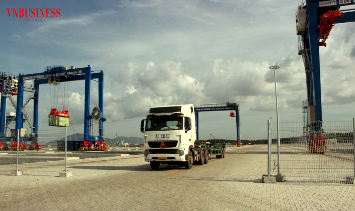 Với mô hình đặc thù mới ở Việt Nam như khu thương mại tự do (FTZ) rất cần “chiếc áo rộng hơn” để vươn mình, trong đó thể chế phải nâng cấp trước.