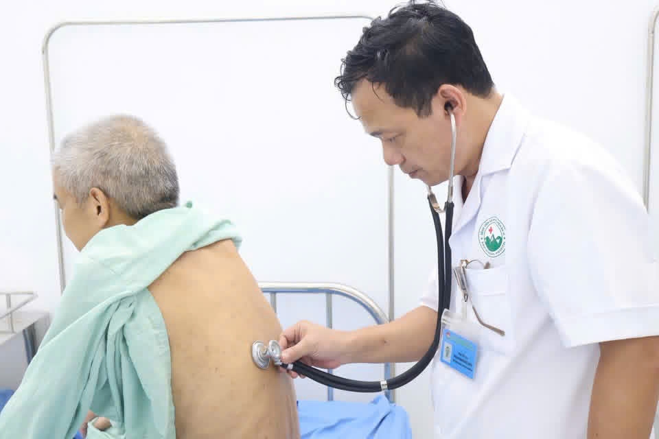 Bảo hiểm y tế sắp chi trả 30 thuốc ung thư đắt tiền mở ra "cánh cửa sống" cho hàng ngàn bệnh nhân đang gánh chịu chi phí điều trị đắt đỏ.