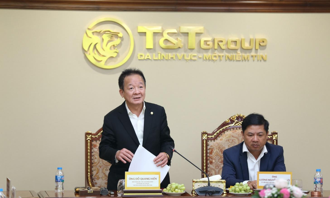 Doanh nhân Đỗ Quang Hiển, Nhà sáng lập, Chủ tịch Điều hành Tập đoàn T&T Group phát biểu tại buổi làm việc. (Ảnh: T&T Group)