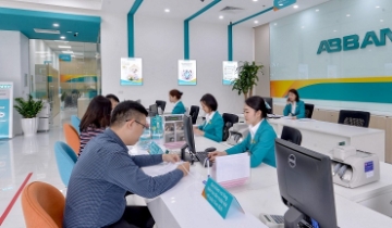 Ngân hàng đối mặt nghịch lý tăng trưởng và áp lực