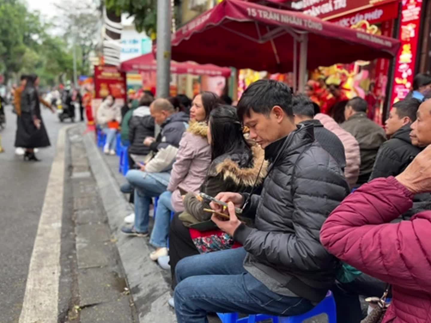 Nhà đầu tư theo dõi sát thị trường bạc khi rủi ro địa chính trị gia tăng.