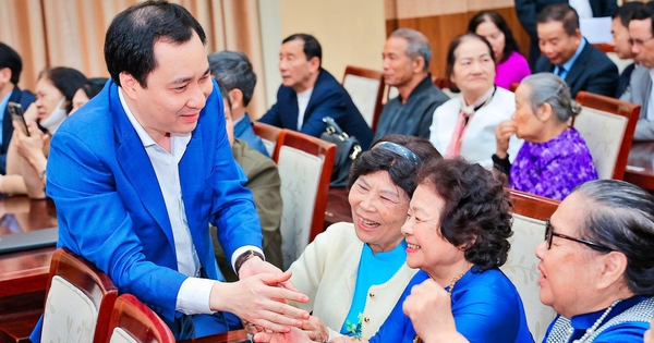 Trưởng ban Tuyên giáo MTTQ Việt Nam Vũ Văn Tiến tiếp xúc cử tri Hải Phòng, nhận được nhiều ý kiến ủng hộ